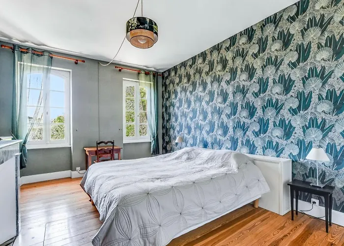 Maison De Famille Lafonseque Renneville